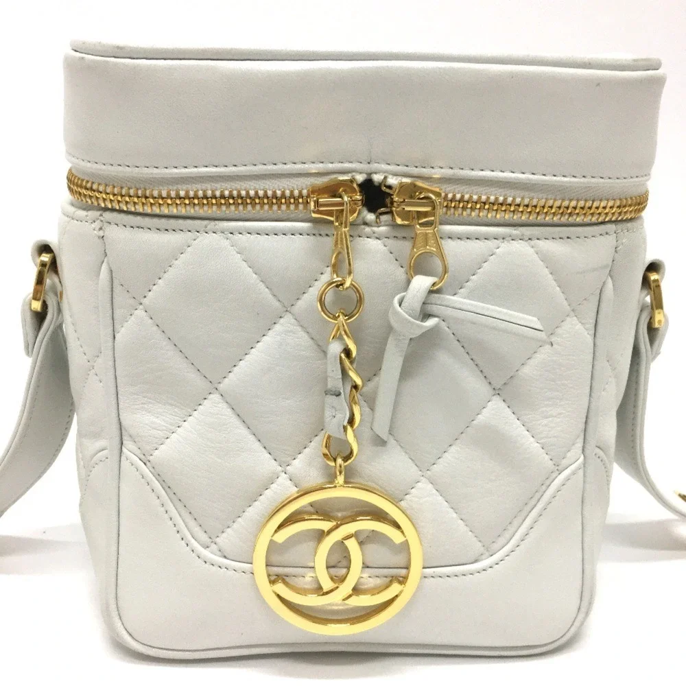 CHANEL White Shoulder Bag